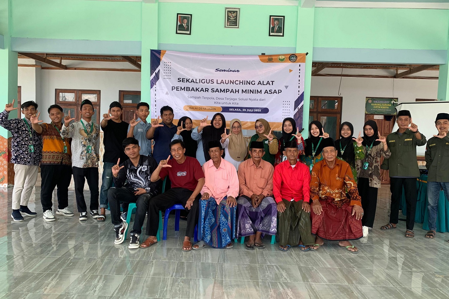 Luncurkan Alat Pembakar Sampah Ramah Lingkungan, DLH Kabupaten Pamekasan Puji Kreatifitas Mahasiswa KKN Fakultas Ushuluddin dan Dakwah UIN Madura