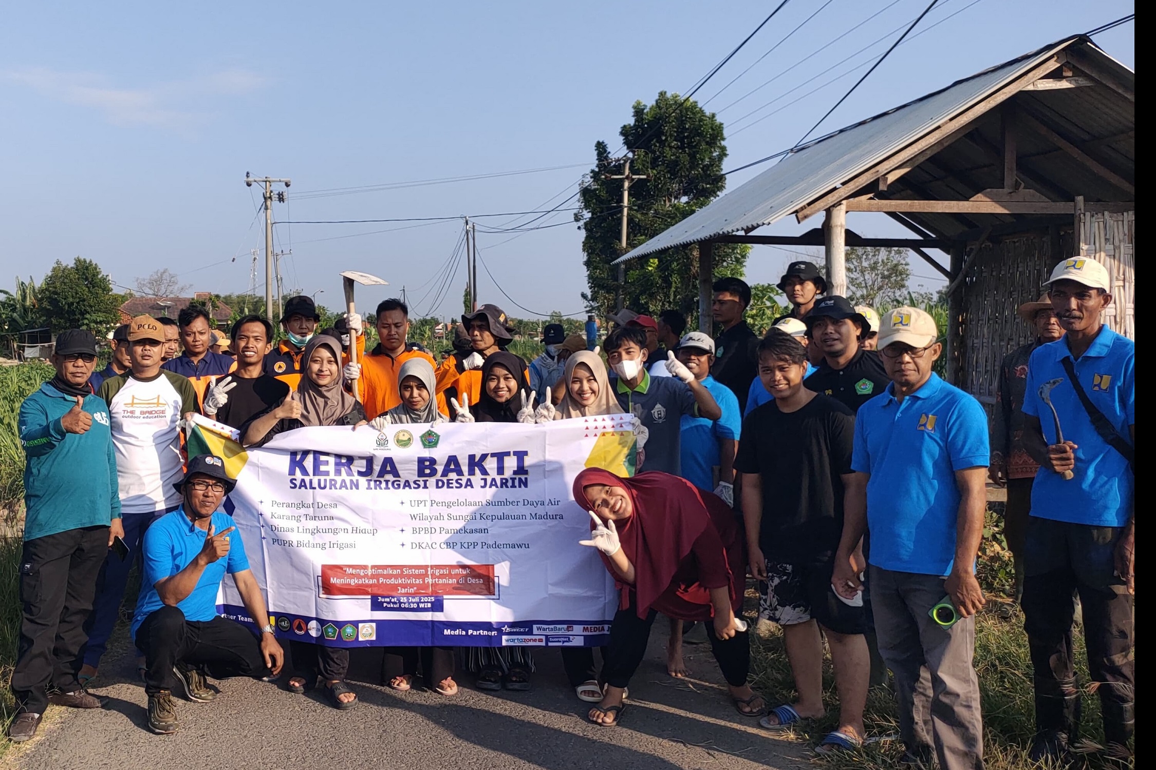 Mahasiswa KKN Posko 2 Fakultas Ushuluddin dan Dakwah UIN Madura Gelar Aksi Bersih Muara Sungai