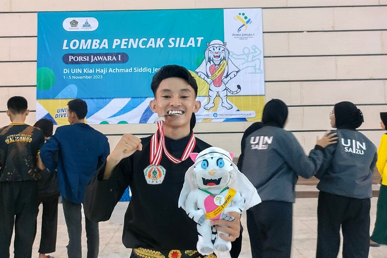 Mahasiswa FAUD IAIN Madura Sumbang Medali Perak di Ajang Porsi Jawara I Cabang Lomba Pencak Silat Seni Tunggal Putra