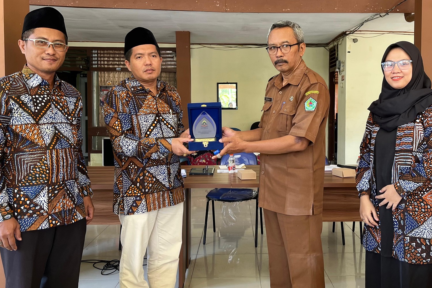 Fakultas Ushuluddin dan Dakwah Serahkan Peserta KKN Reguler 2025 ke Kecamatan Pademawu